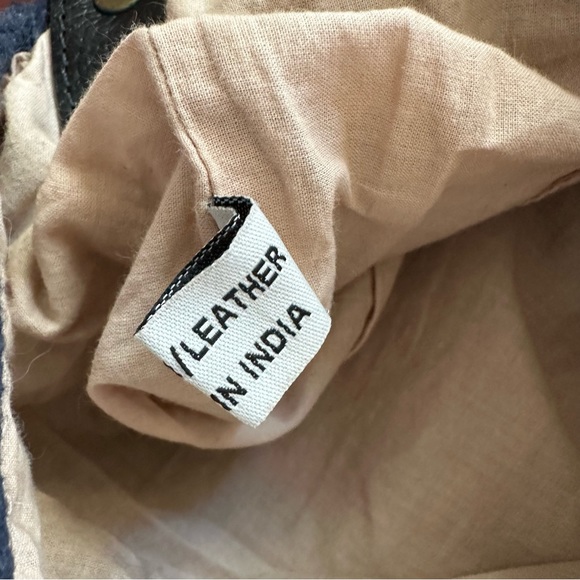 EUC Raj Southwest Print Crossbody - Picture 14 of 15